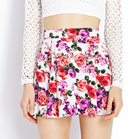 Forever 21 double front slit floral mini skirt. Size M - Picture 1 of 9